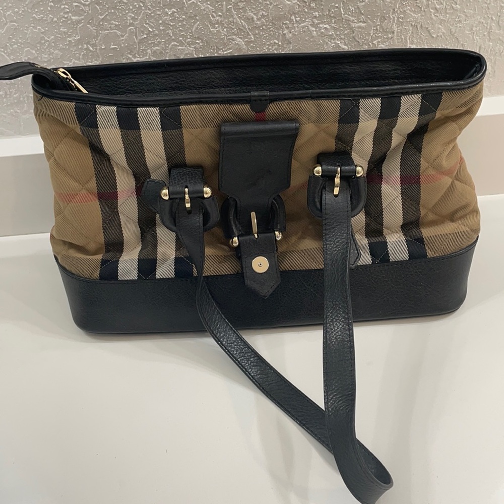 Burberry quilted purse